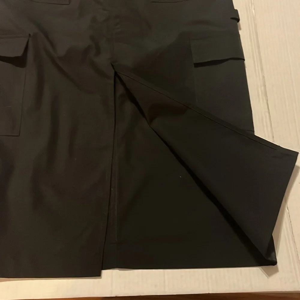 NWT-love tree-M-black-lightweight, slit in front,pockets, midi, cargo skirt.
